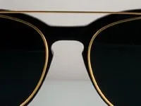 Monture Taï, détail du clip solaire doré